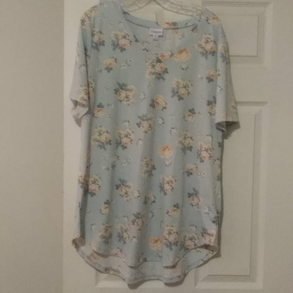 LuLaRoe Tops - XL Iris Tunic NWT LuLaRoe